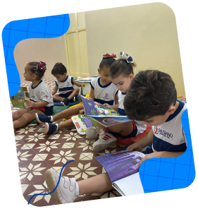 Alunos salesianos em atividade escolar
