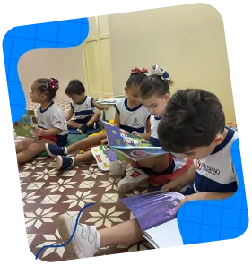 Alunos salesianos em atividade escolar